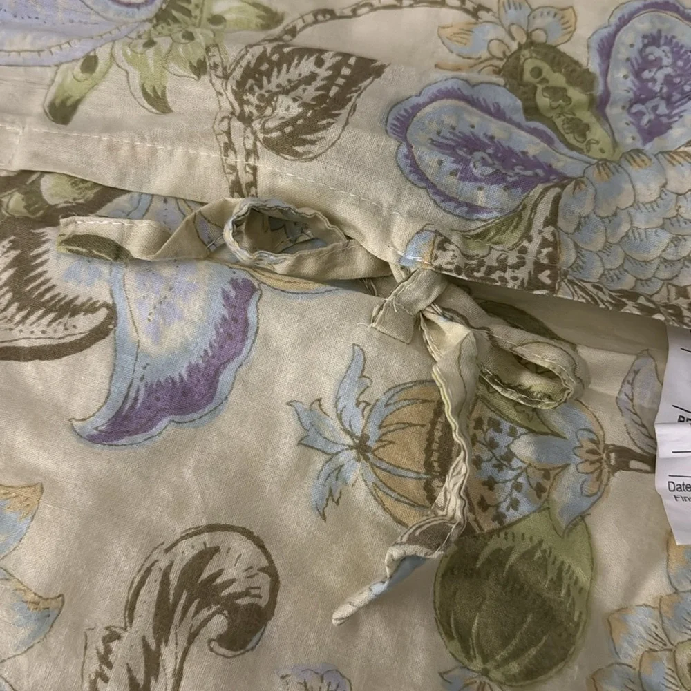 Beautiful King Comforter and King Shams - Picture 5 of 6